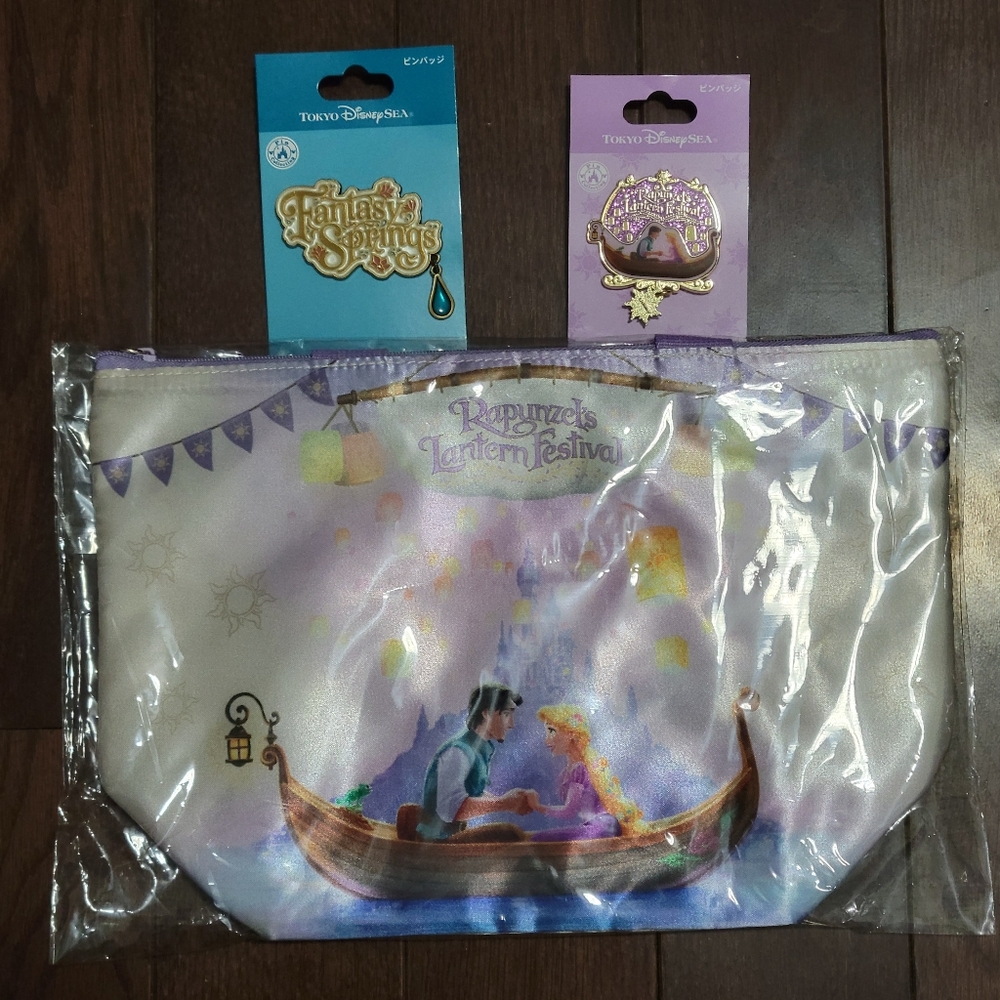 Tokyo Disney Sea Rapunzel Lantern Festival Set (Lunch bag & 2 pins)